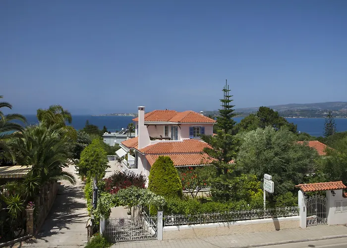 Tzivras Villa & Apartments