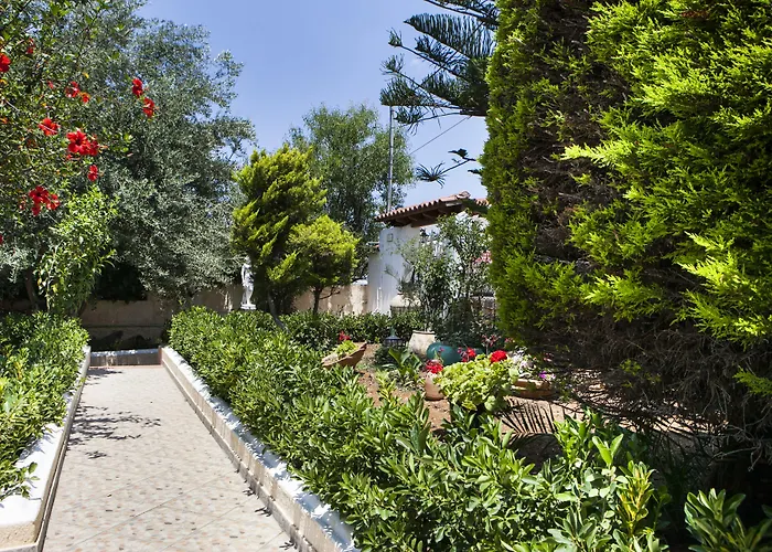 Tzivras Villa & Apartments